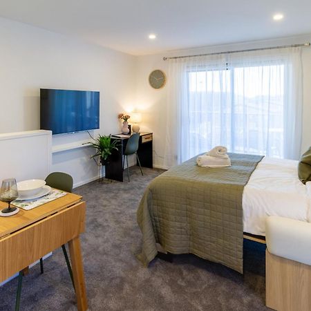 Luxury Studio With Balcony - Close To Supermarket Christchurch Exteriör bild